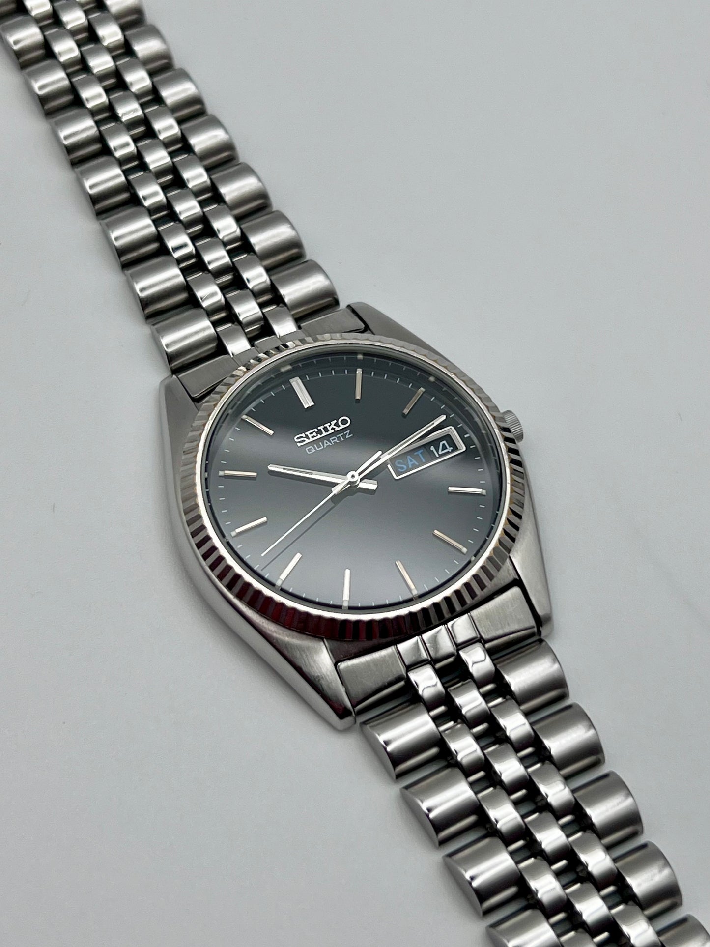 1994 Seiko 7N43-8A40 Quartz Black Dial