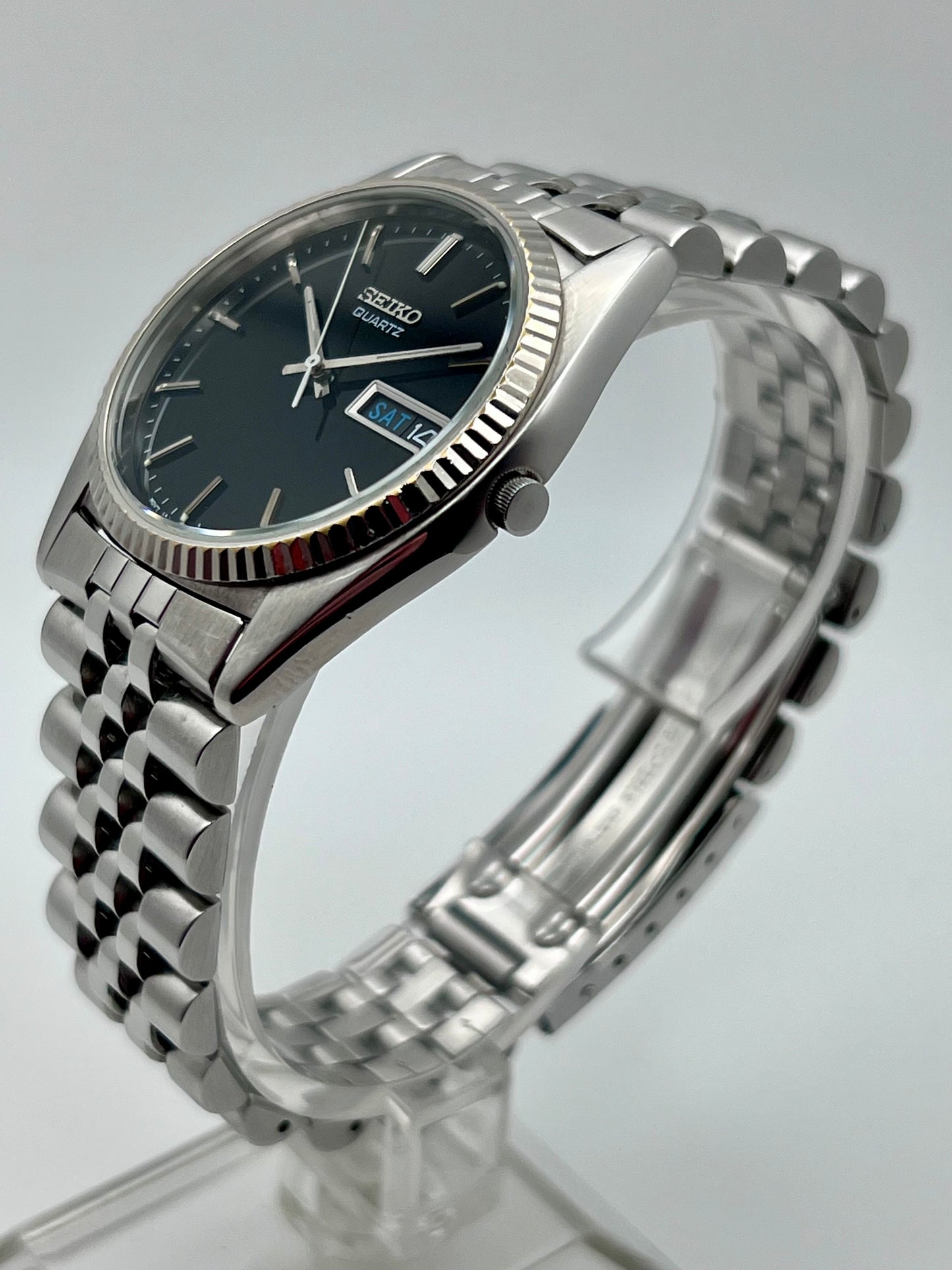 1994 Seiko 7N43-8A40 Quartz Black Dial
