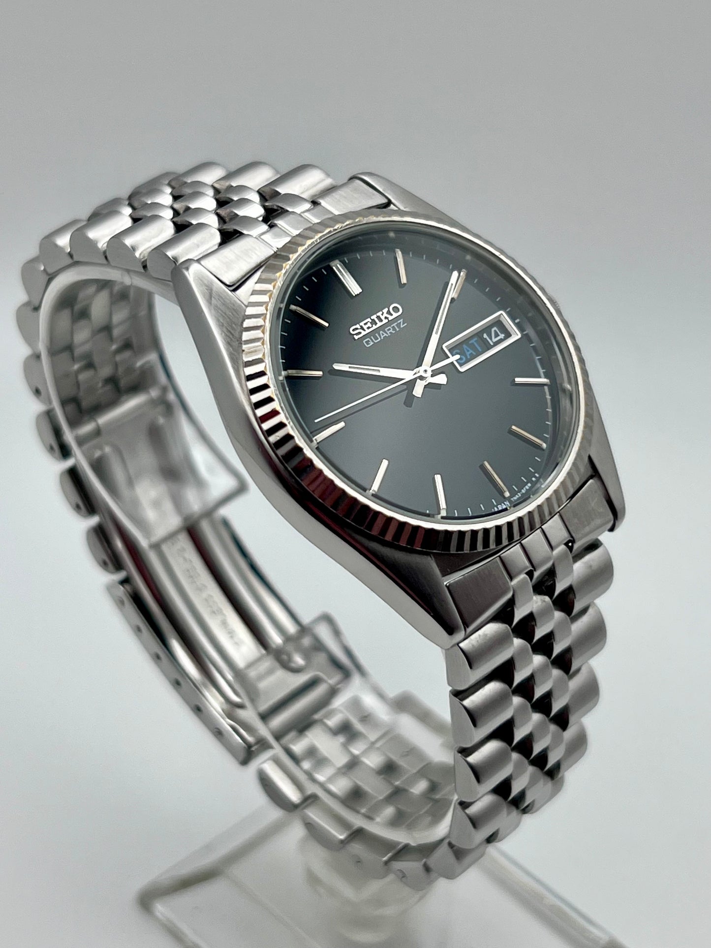 1994 Seiko 7N43-8A40 Quartz Black Dial