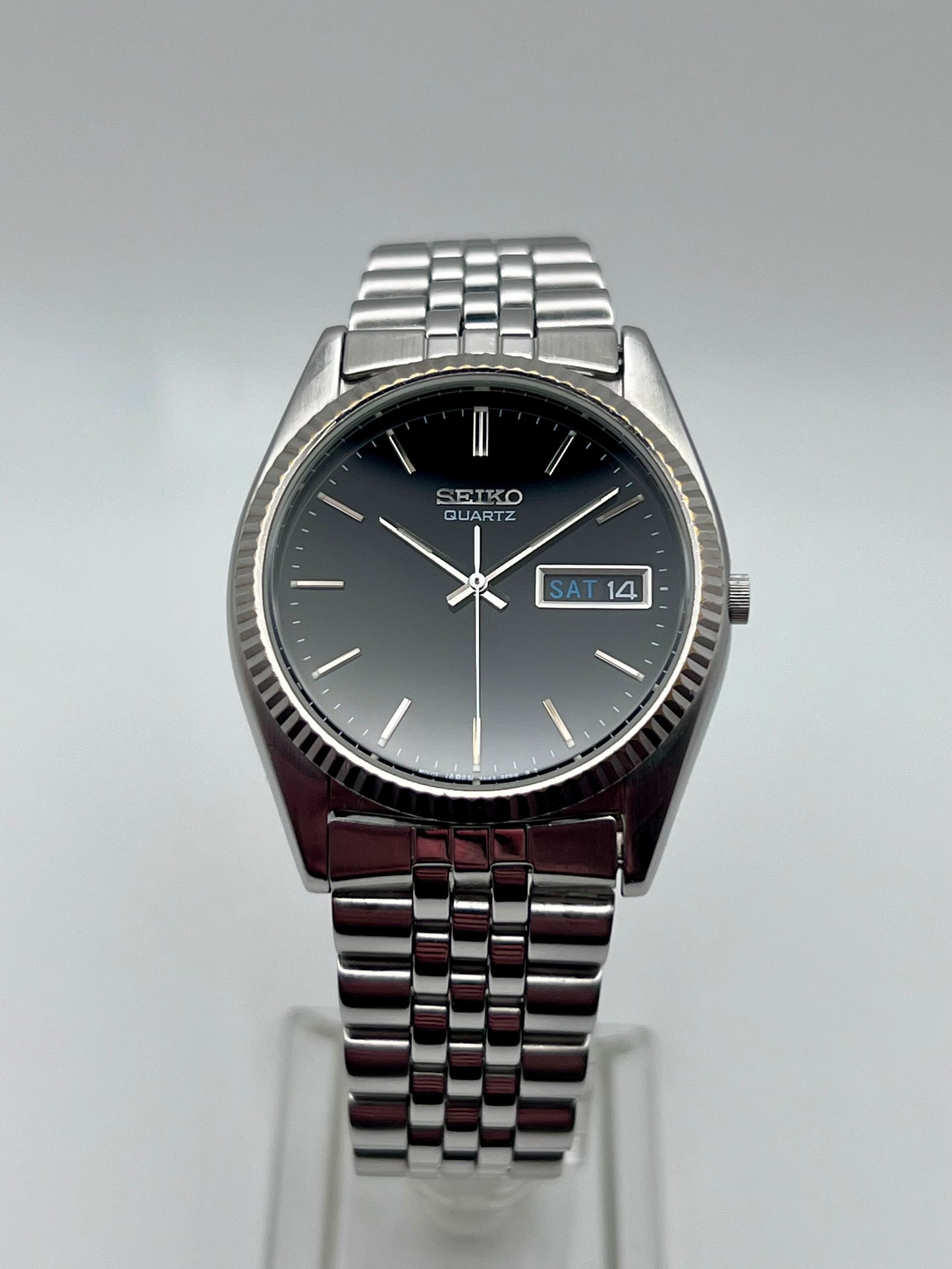 1994 Seiko 7N43-8A40 Quartz Black Dial