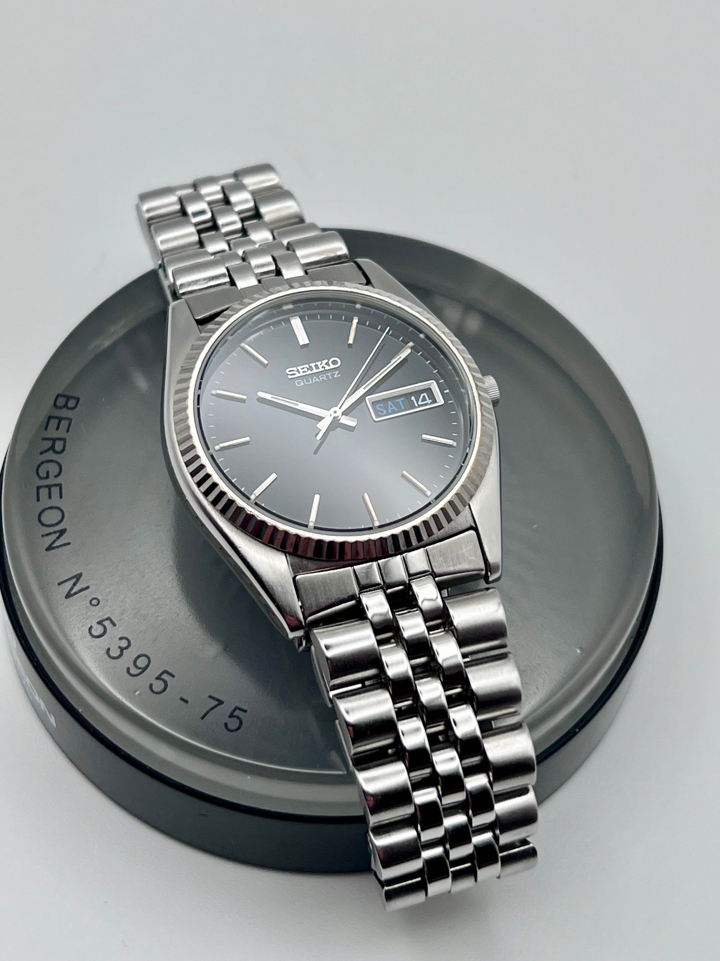 1994 Seiko 7N43-8A40 Quartz Black Dial