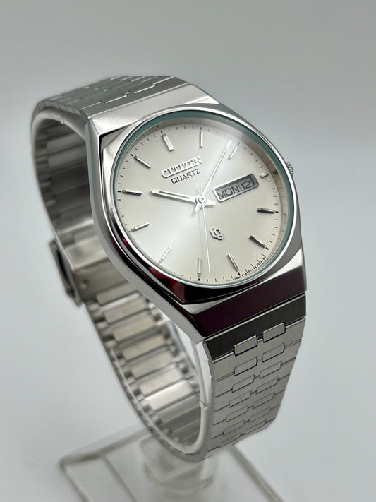 1997 Citizen 6101-915097 Quartz White Dial and Integrated Bracelet