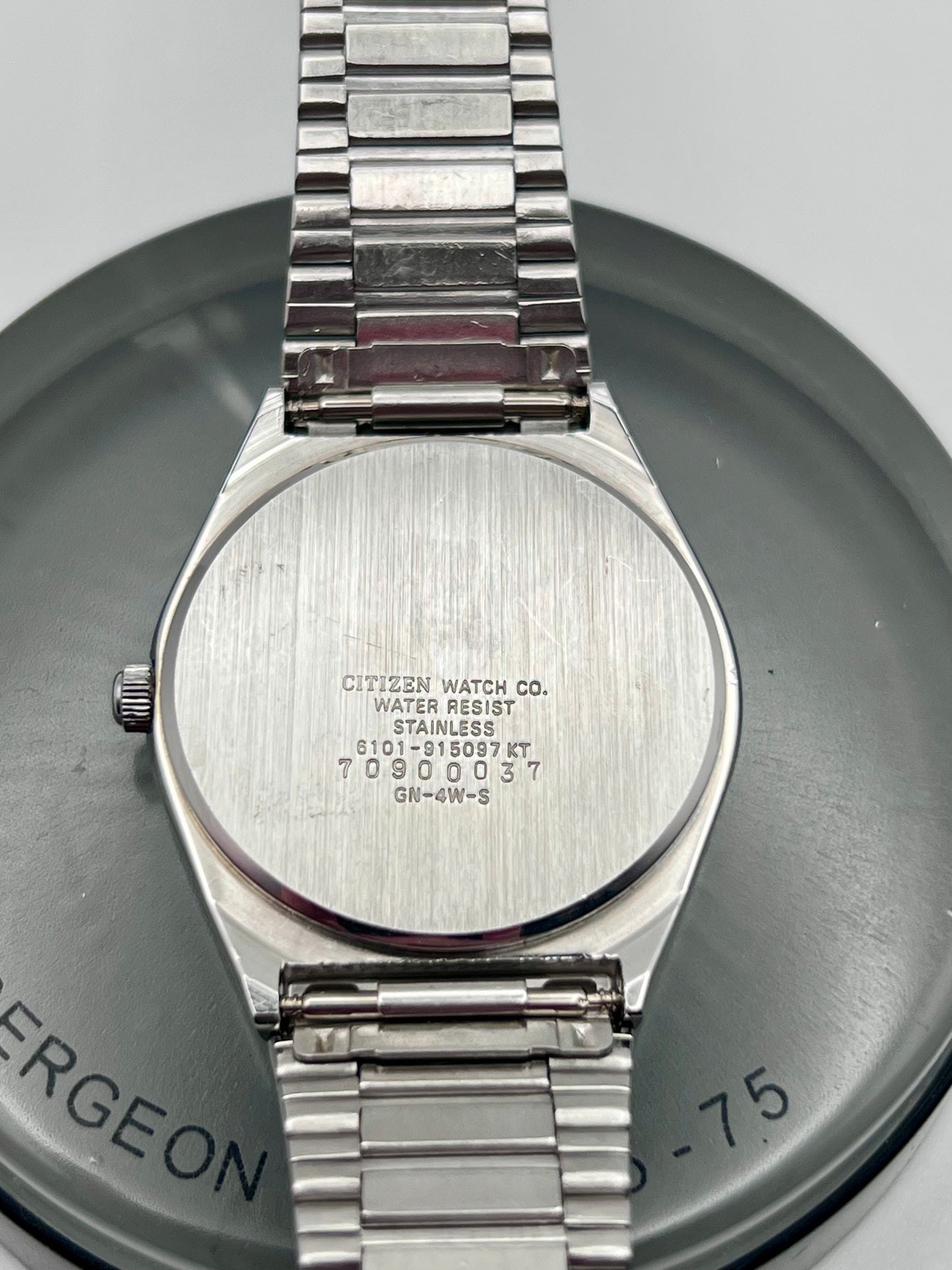 1997 Citizen 6101-915097 Quartz White Dial and Integrated Bracelet