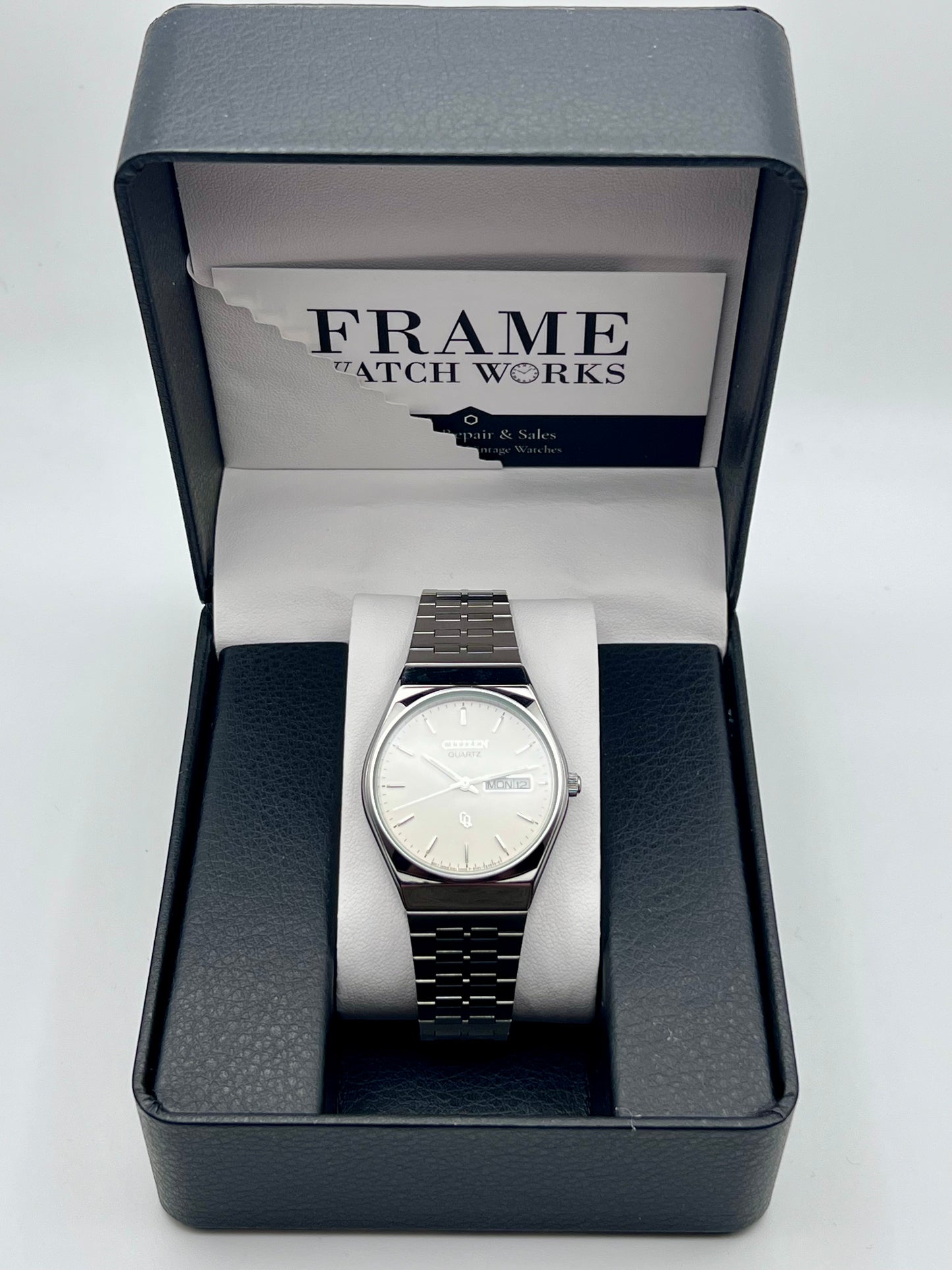 1997 Citizen 6101-915097 Quartz White Dial and Integrated Bracelet
