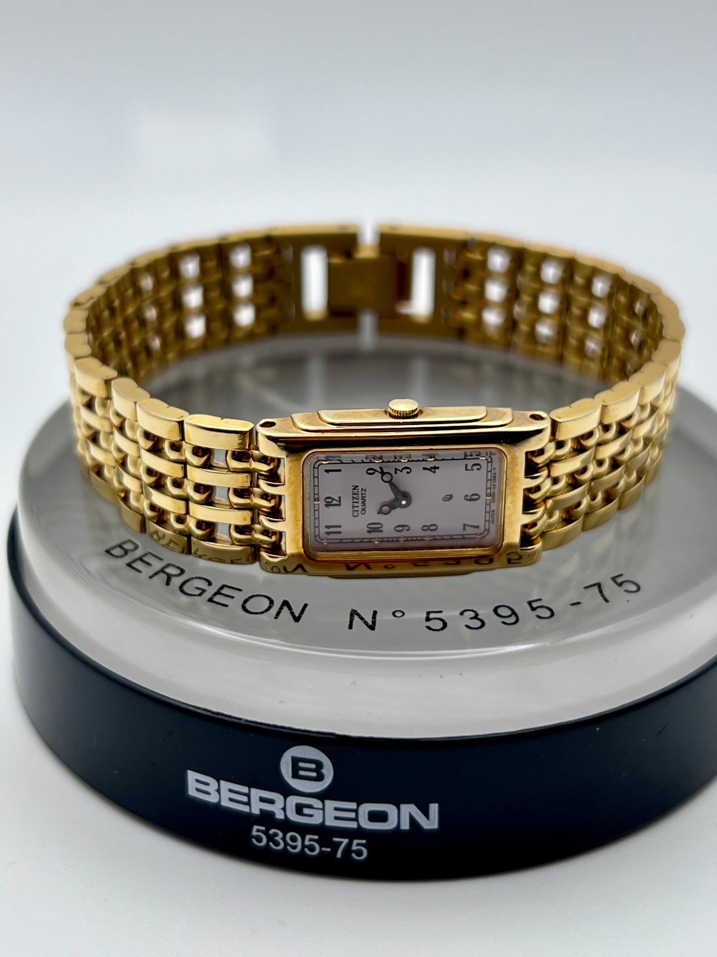 1997 Ladies Citizen 2200-229142 Quartz Gold Tone Tank Near Mint