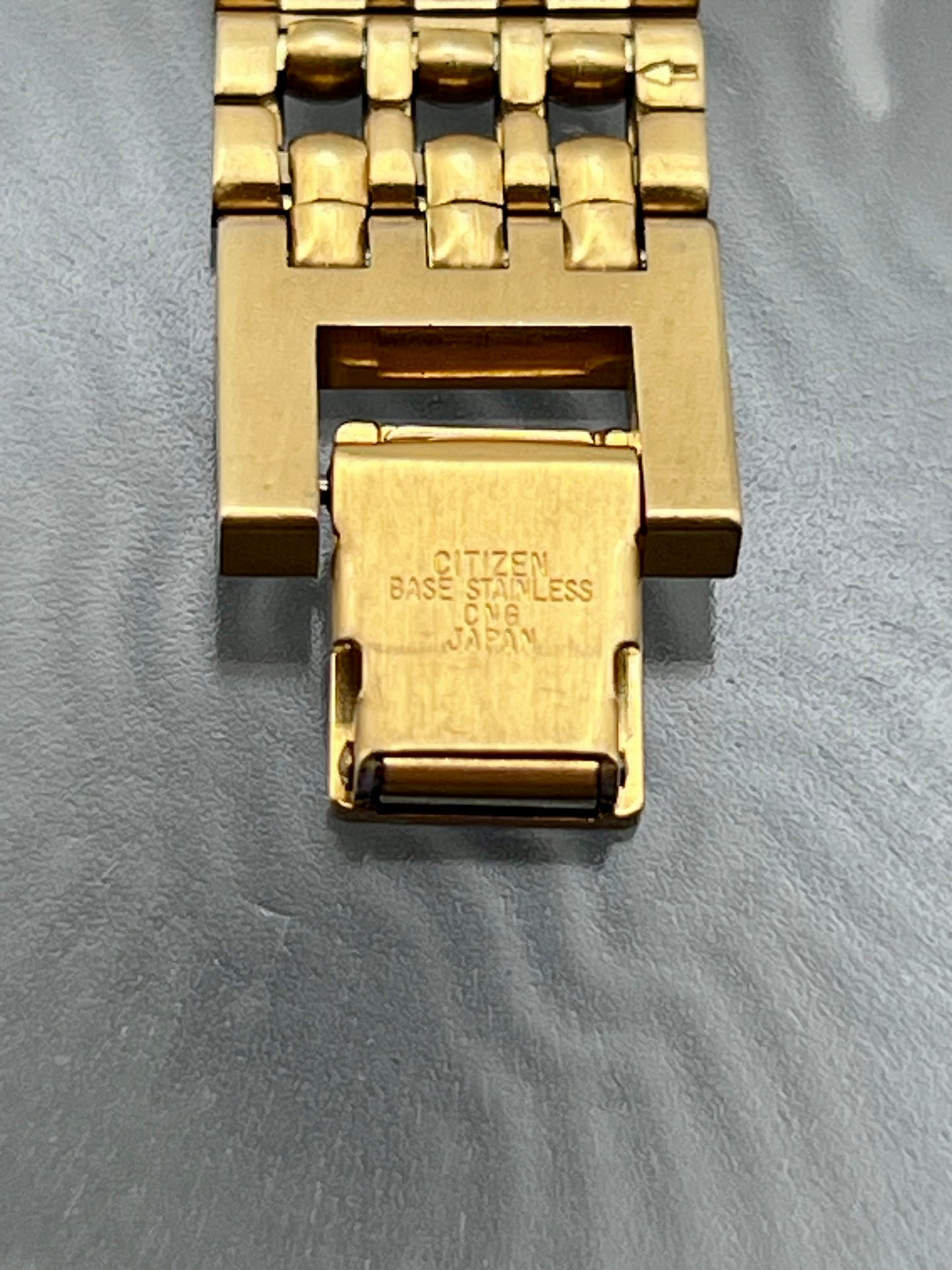 1997 Ladies Citizen 2200-229142 Quartz Gold Tone Tank Near Mint