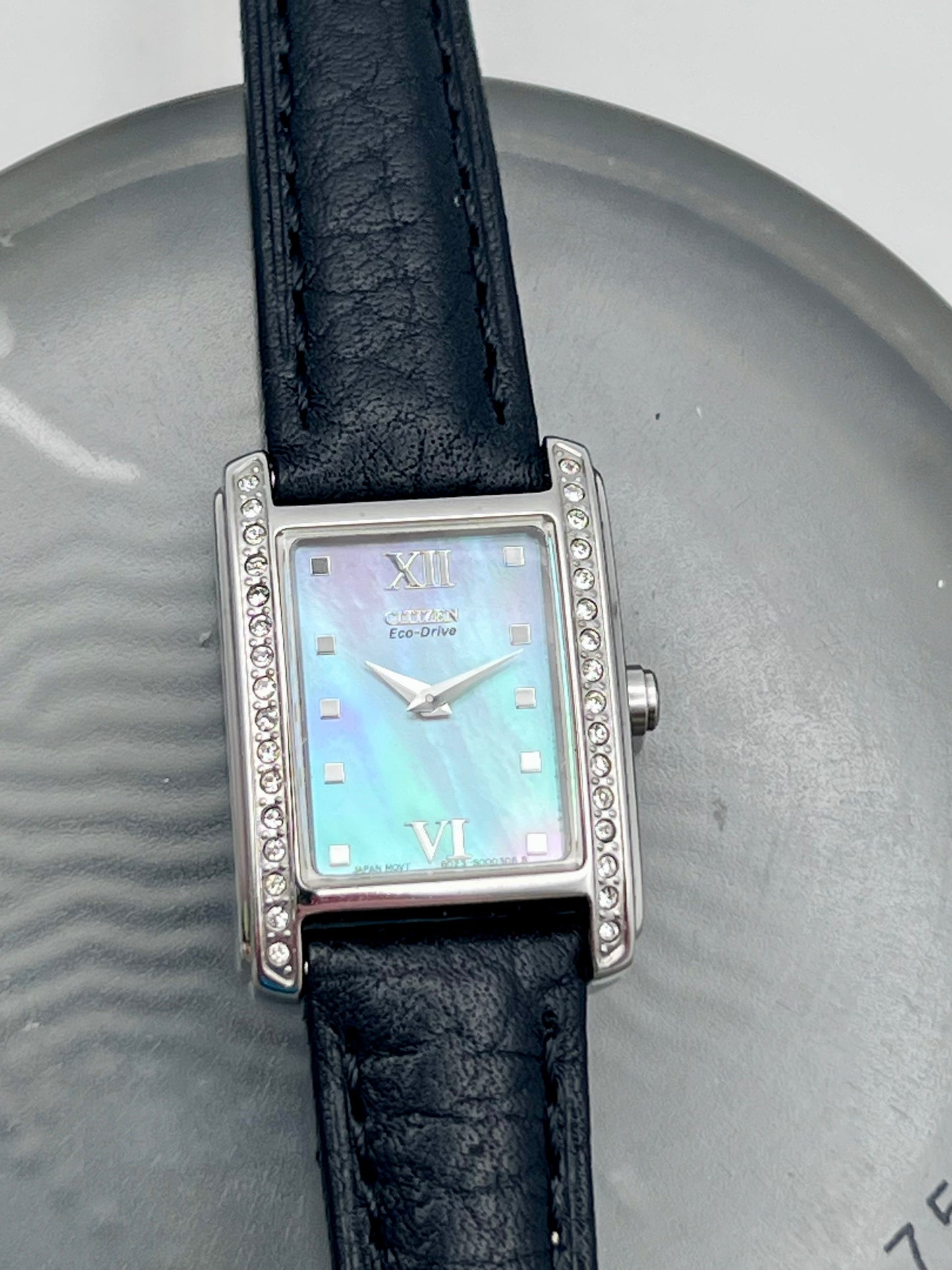 2011 Womens Mother of Pearl Citizen Eco-Drive B023-S000220