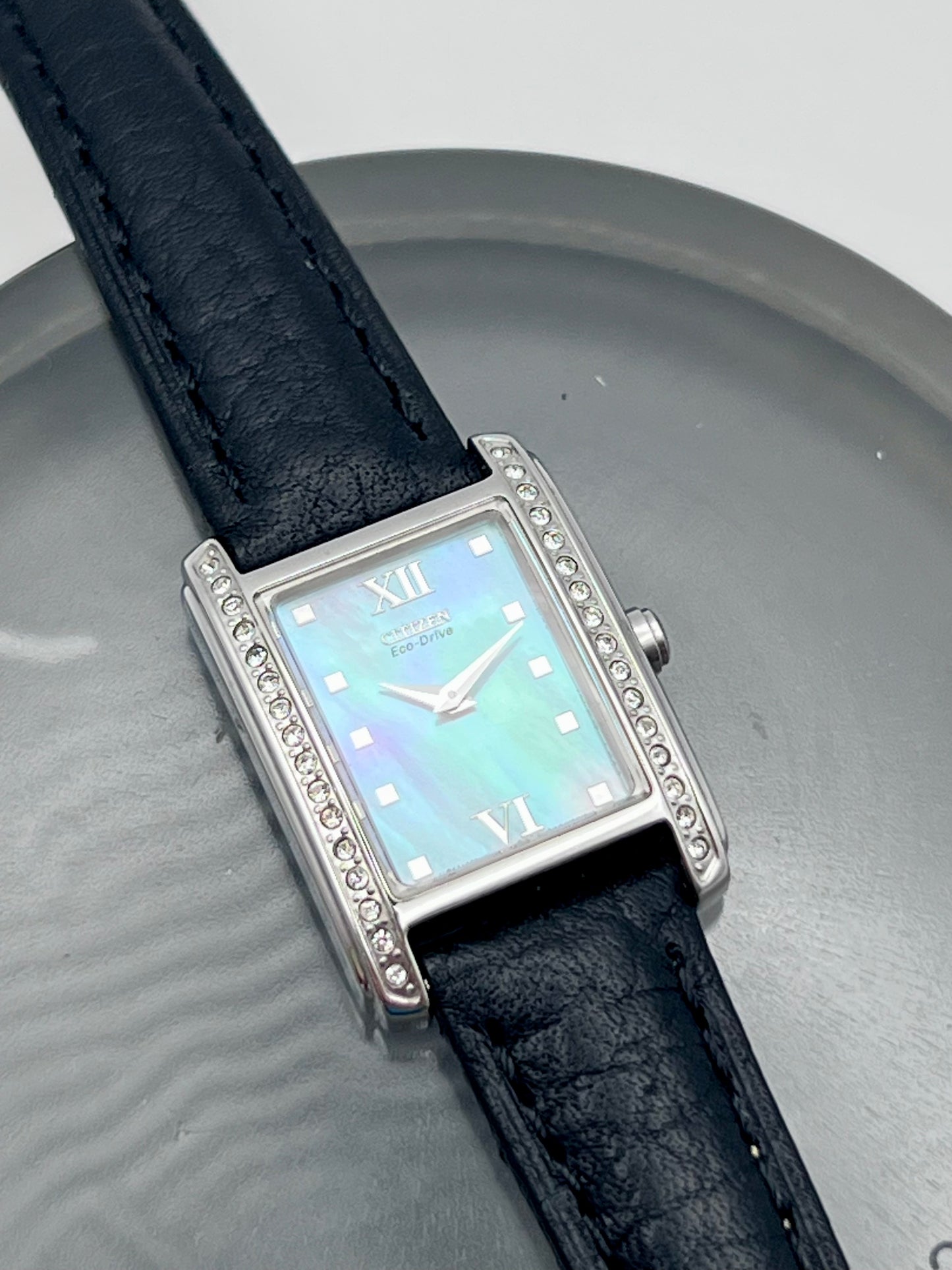 2011 Womens Mother of Pearl Citizen Eco-Drive B023-S000220