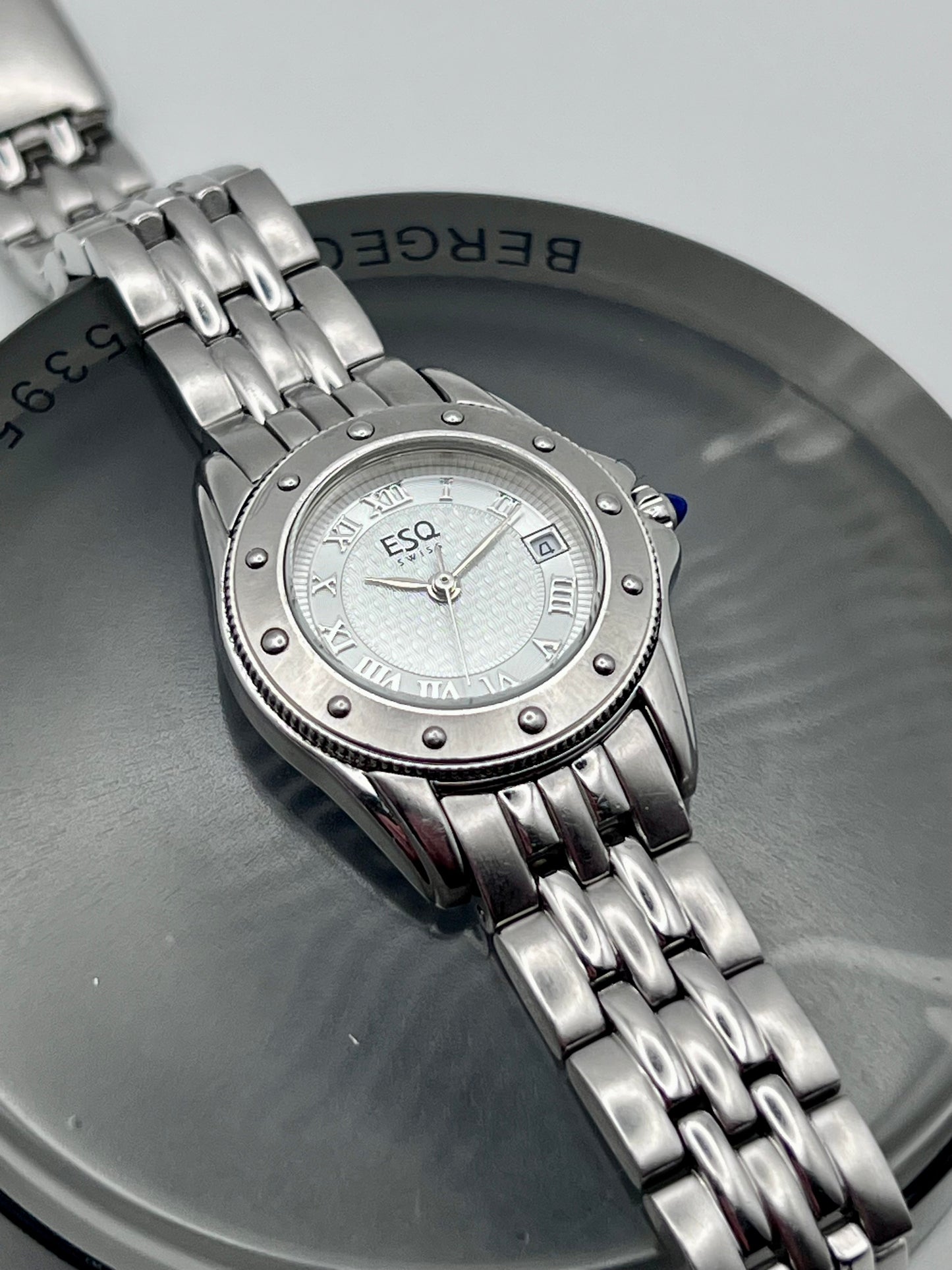 1998 Womens ESQ Movado Quest E5051
