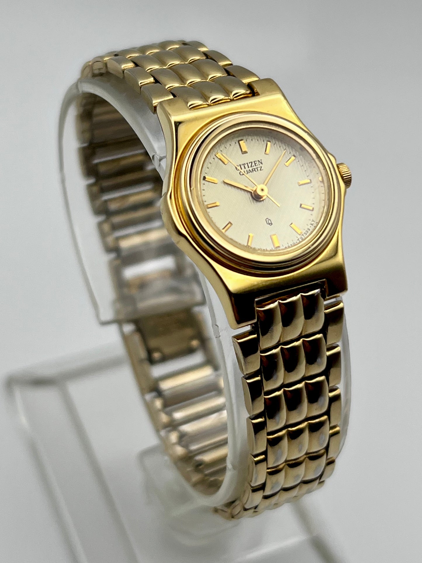 2002 Womens Citizen 5930-T15774 CQ Gold Tone