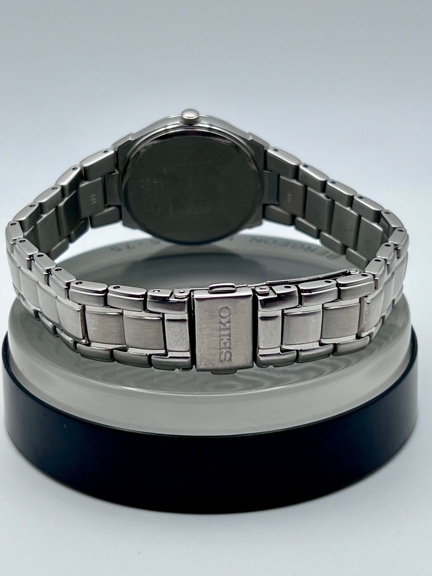 2013 Womens Pink Seiko Solar V137-0AY0 with Box and Papers
