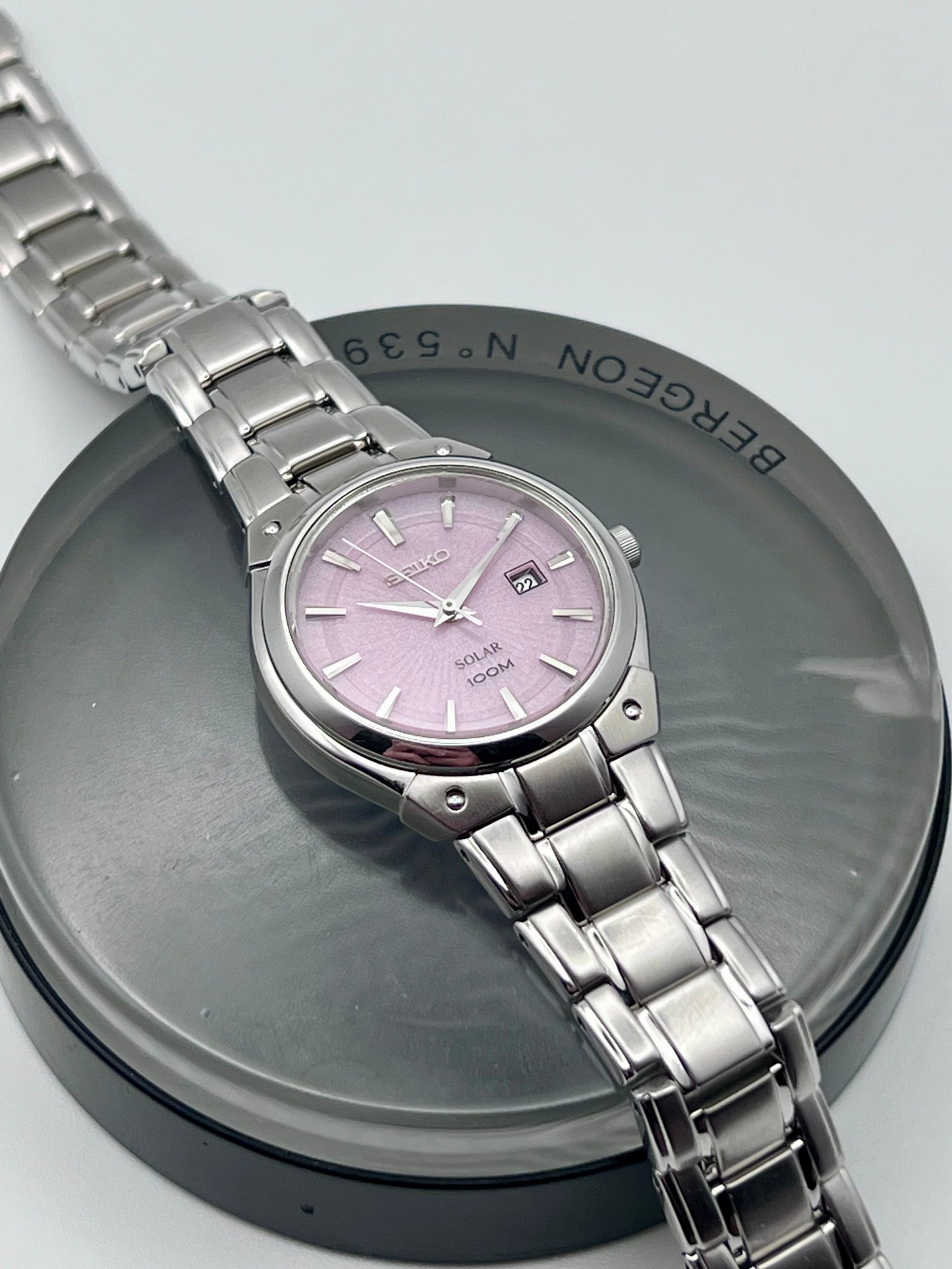 2013 Womens Pink Seiko Solar V137-0AY0 with Box and Papers